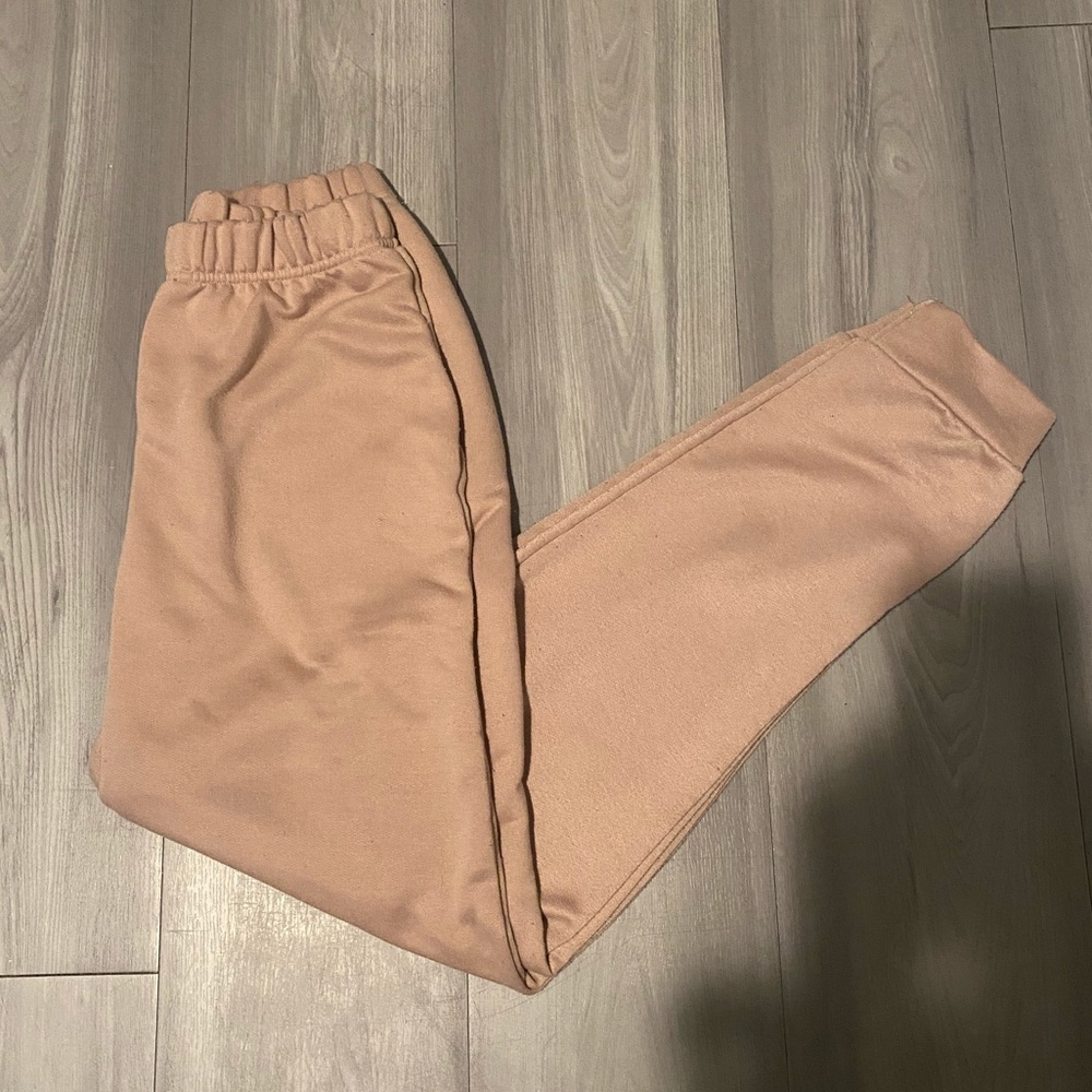~ PRETTY LITTLE THING JOGGERS✨

* they a SIZE 2